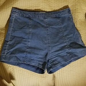 Shorts with back pocket